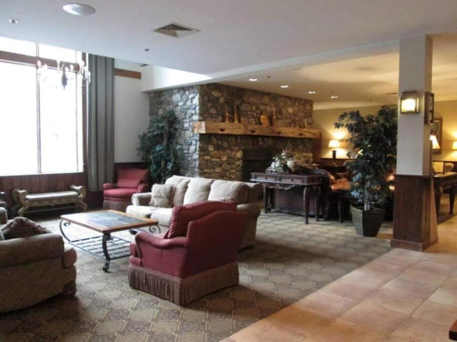 Unique Yeti-Theme Ski On Off Suite Jiminy-Sleeps 4 Hancock Exterior photo